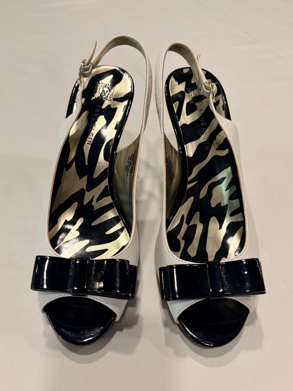 Anne Klein Ludwik White Black Bow Slingback Heels Sz 8M